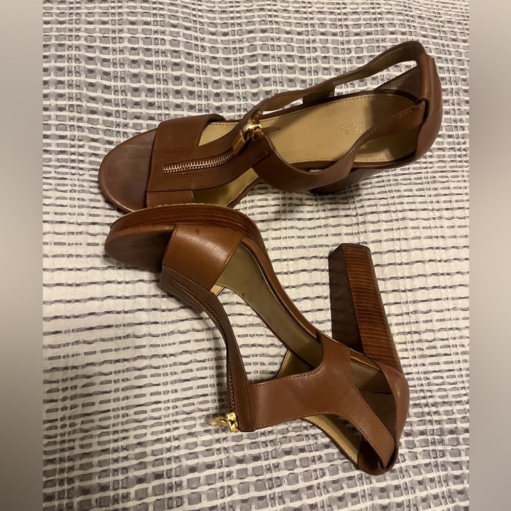Michael Kors Shoes. Berkley T strap. Size 10